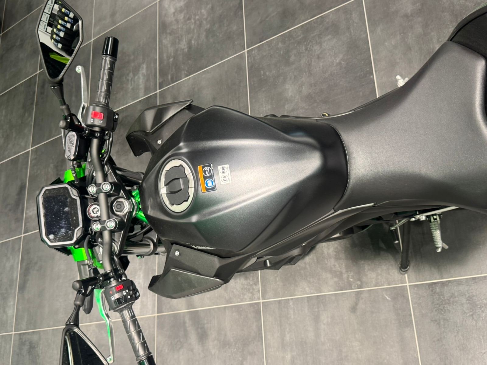 Kawasaki Z500 OPTION AKRAPOVIC
