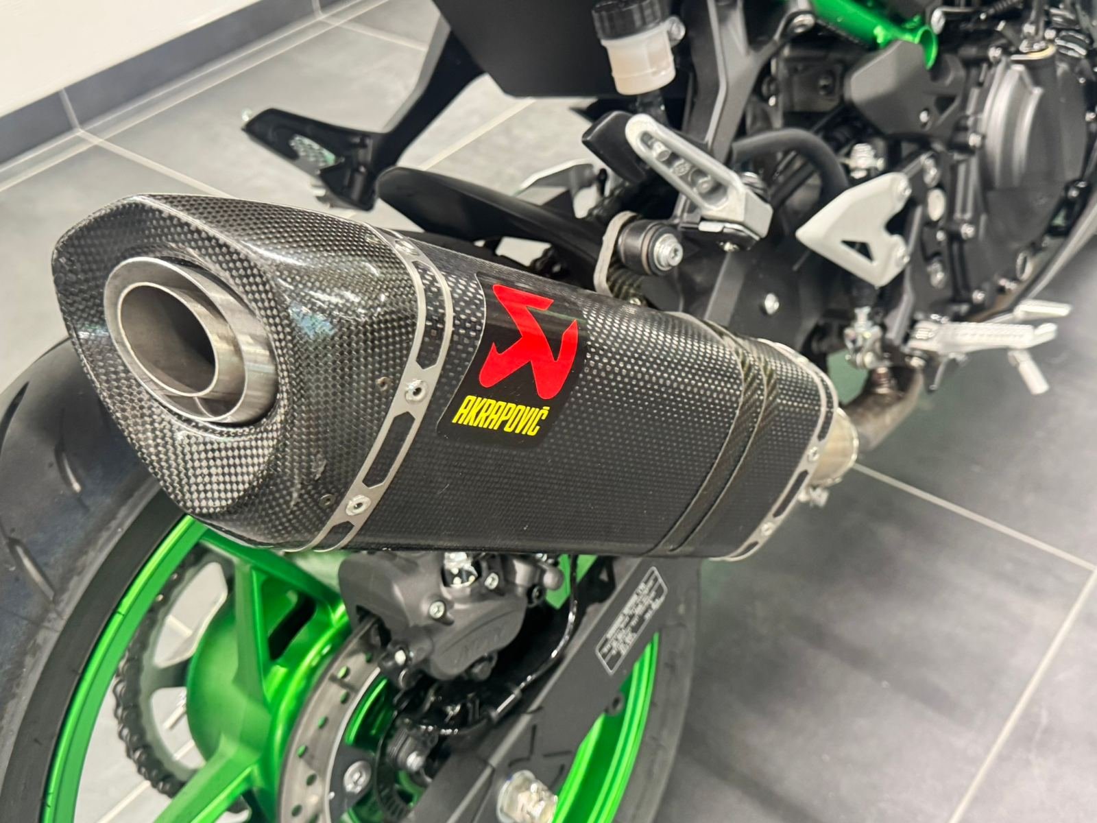 Kawasaki Z500 OPTION AKRAPOVIC