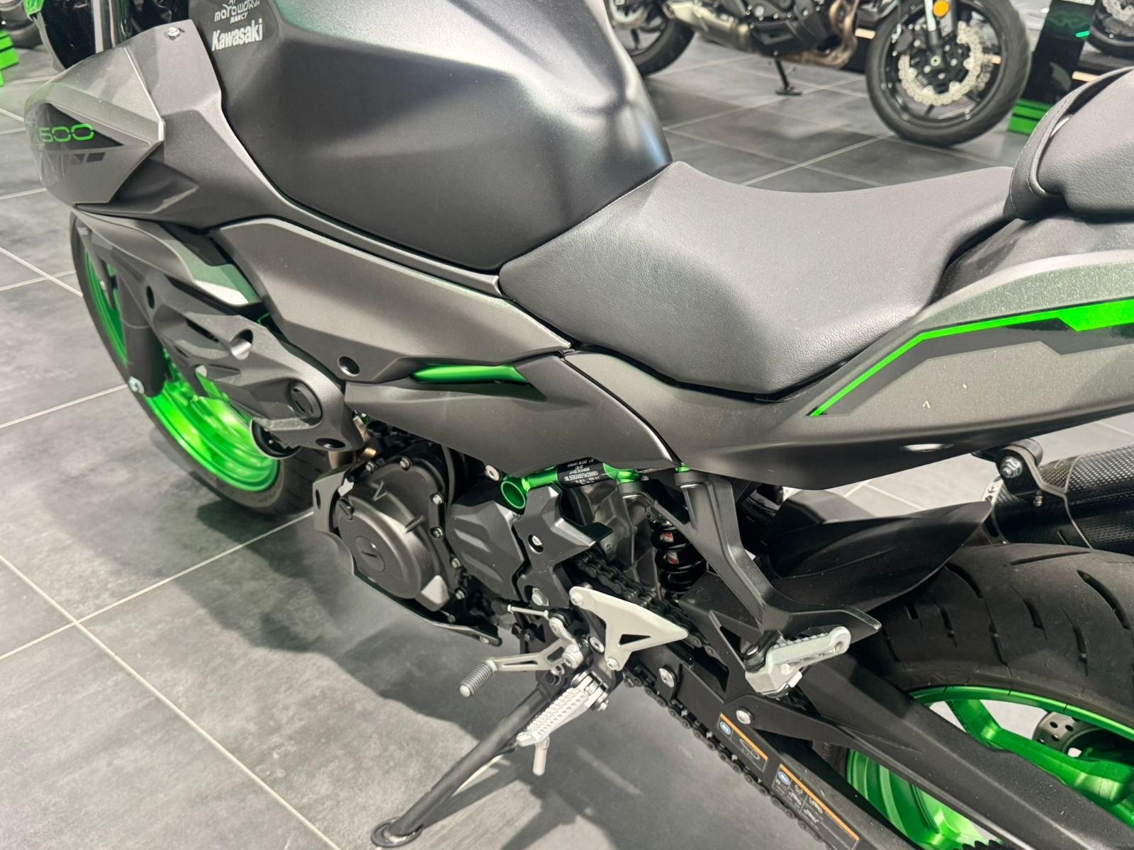 Kawasaki Z500 OPTION AKRAPOVIC